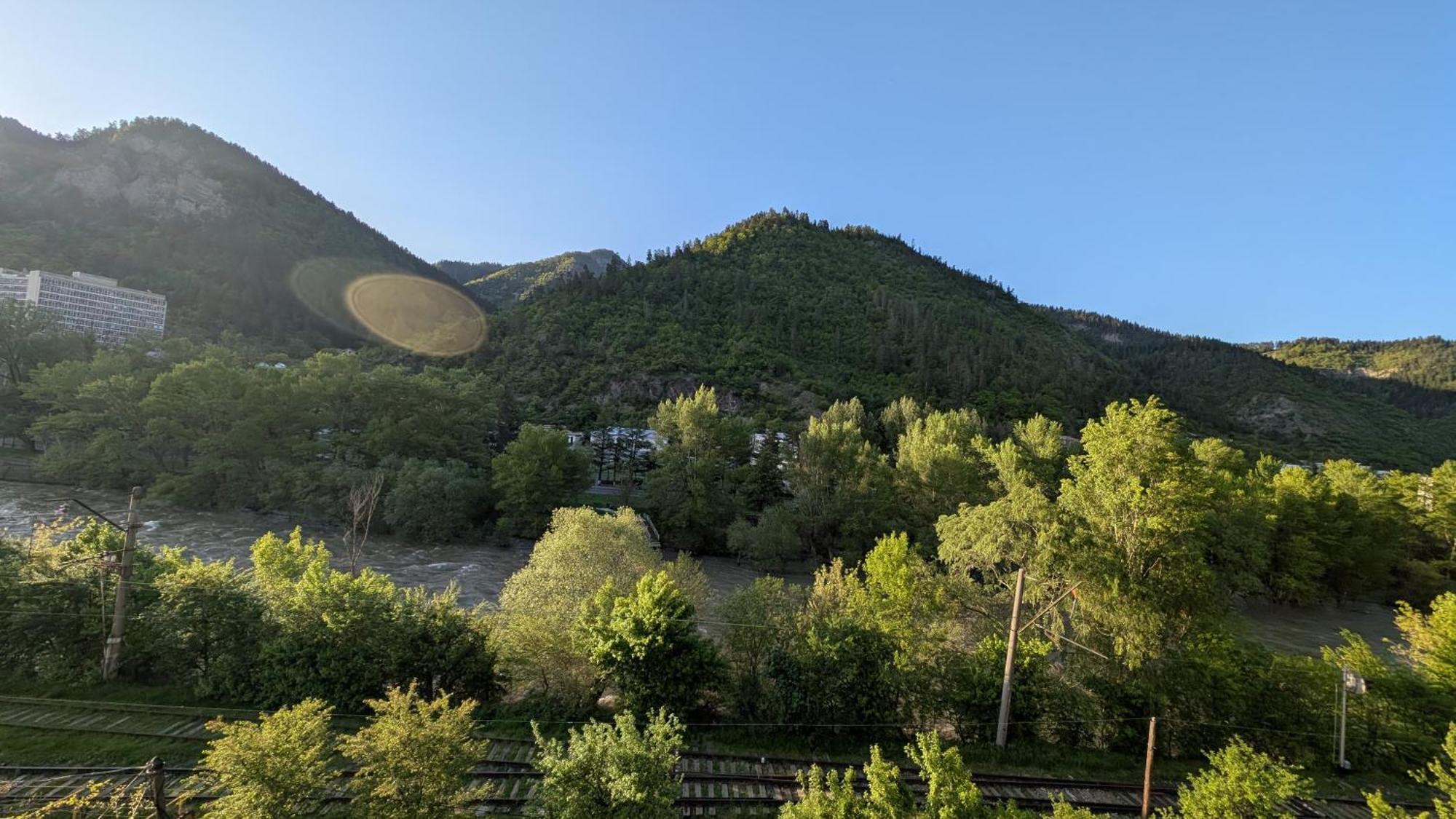 Gari'S Apartment Next To Borjomi Central Park Exterior foto